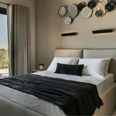 Willa Eirini By Vintage Travel *